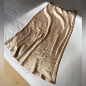 STUNNING gold silk slip skirt 💛